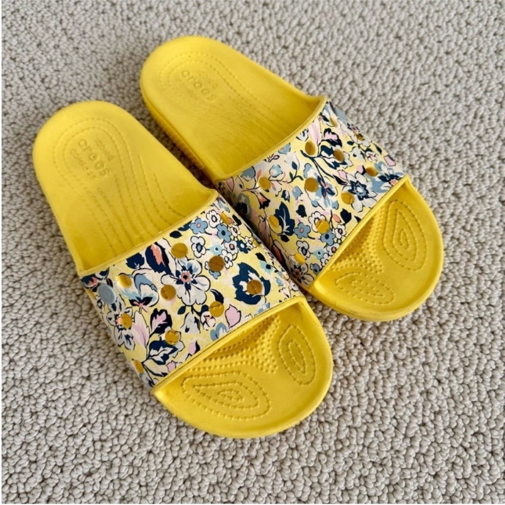 CROCS x Vera Bradley Limited Edition Slides - Picture 2 of 8